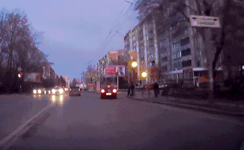W Rosji  to dziury drogowe atakują samochody –  