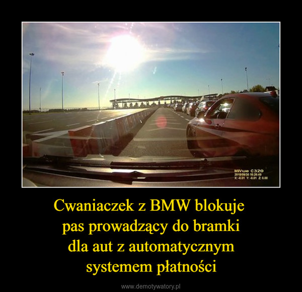 Cwaniaczek z BMW blokuje pas prowadzący do bramkidla aut z automatycznymsystemem płatności –  