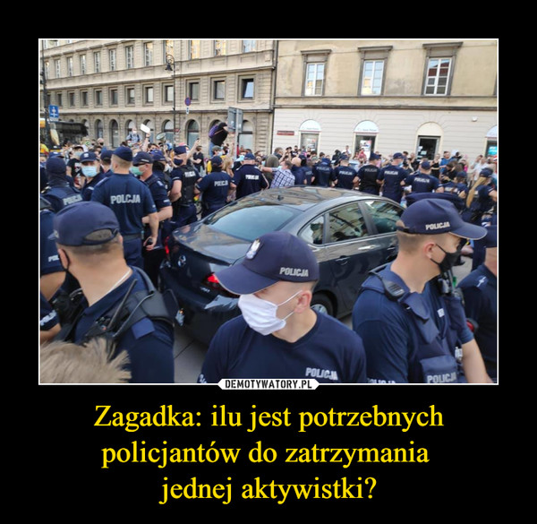 Zagadka: ilu jest potrzebnych policjantów do zatrzymania jednej aktywistki? –  