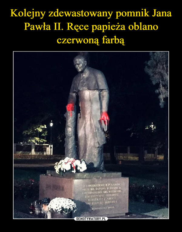 Kolejny zdewastowany pomnik Jana Pawła II. Ręce papieża oblano czerwoną farbą