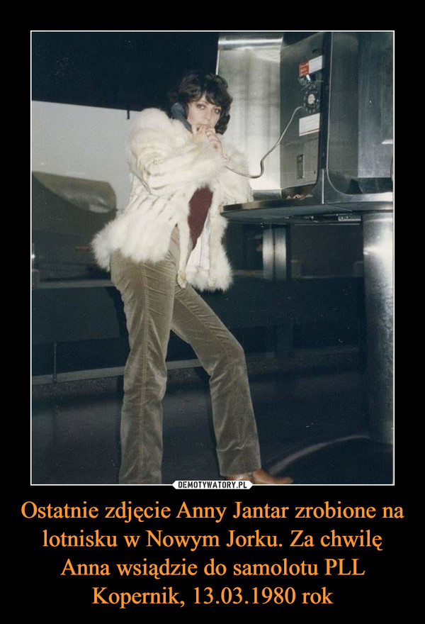 Ostatnie zdjęcie Anny Jantar zrobione na lotnisku w Nowym Jorku. Za chwilę Anna wsiądzie do samolotu PLL Kopernik, 13.03.1980 rok –  
