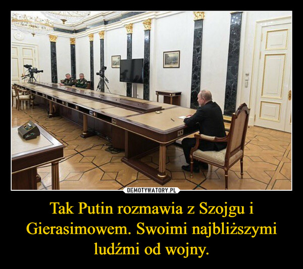 Tak Putin rozmawia z Szojgu i Gierasimowem. Swoimi najbliższymi ludźmi od wojny. –  